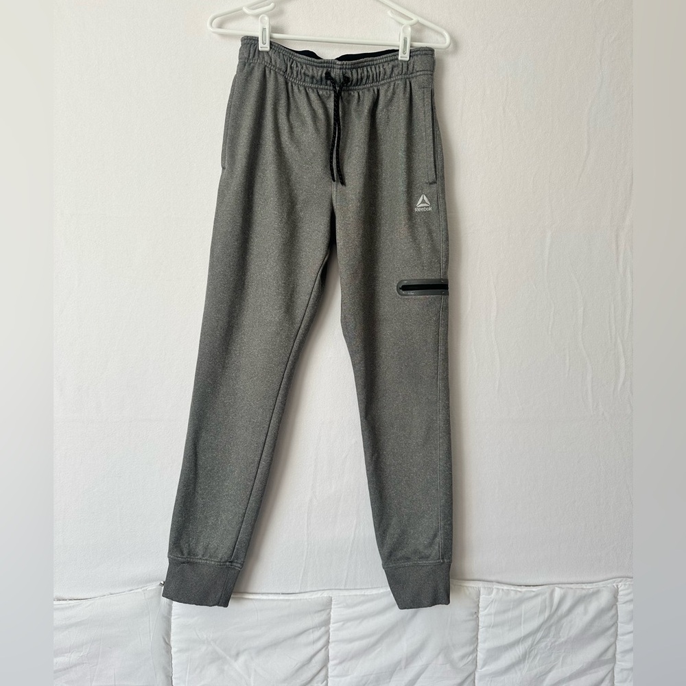 Reebok Gray Jogger Sweatpants – Men’s Size Small (Fits Like Boys Large/XL)